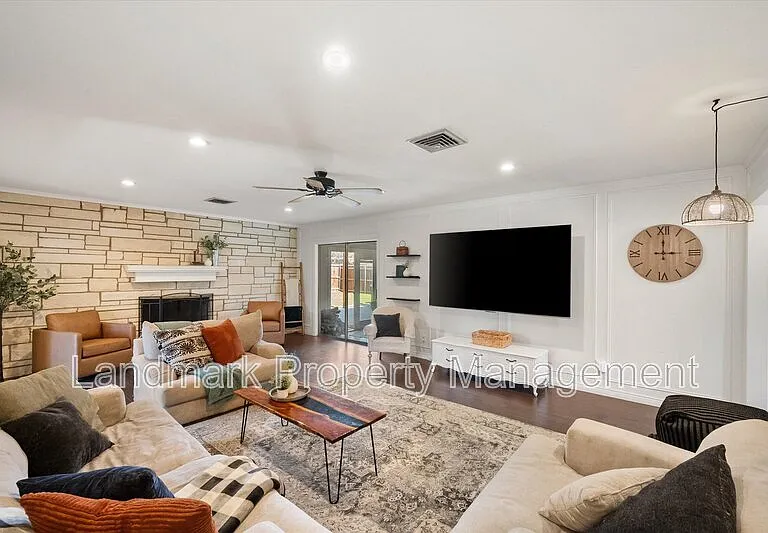 1415 Moss Rose Cir — Photo 16