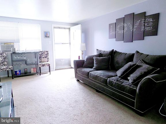 4th image of 10804 Gifford Ave