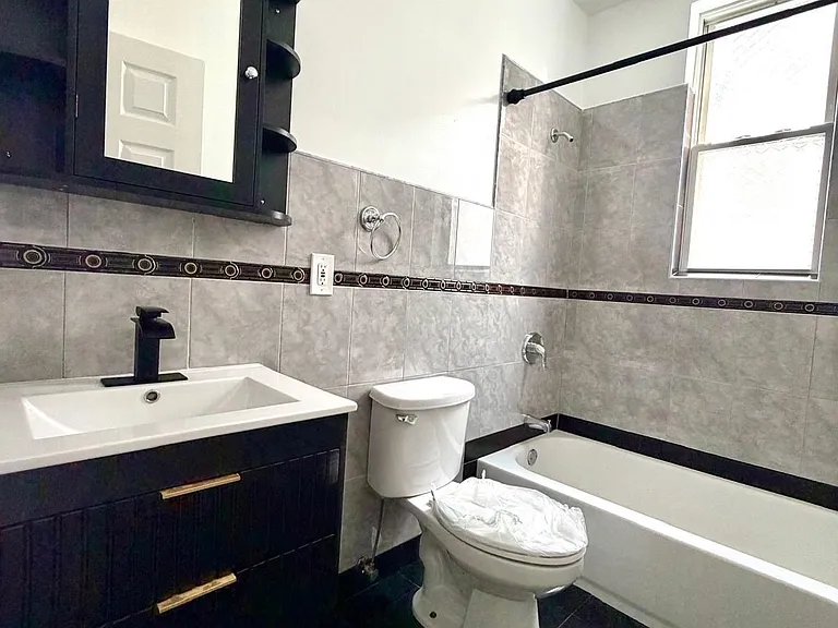 156 Clerk St #2 — Photo 7