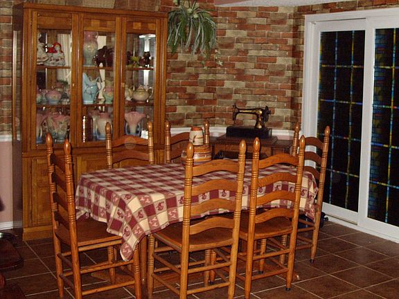 Dining room leading to deck