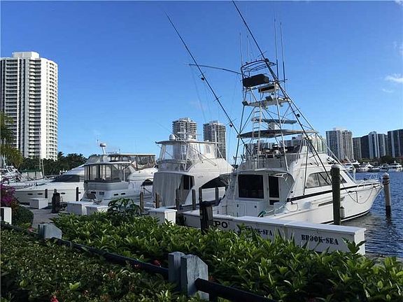 5th image of 3610 Yacht Club Dr APT 111