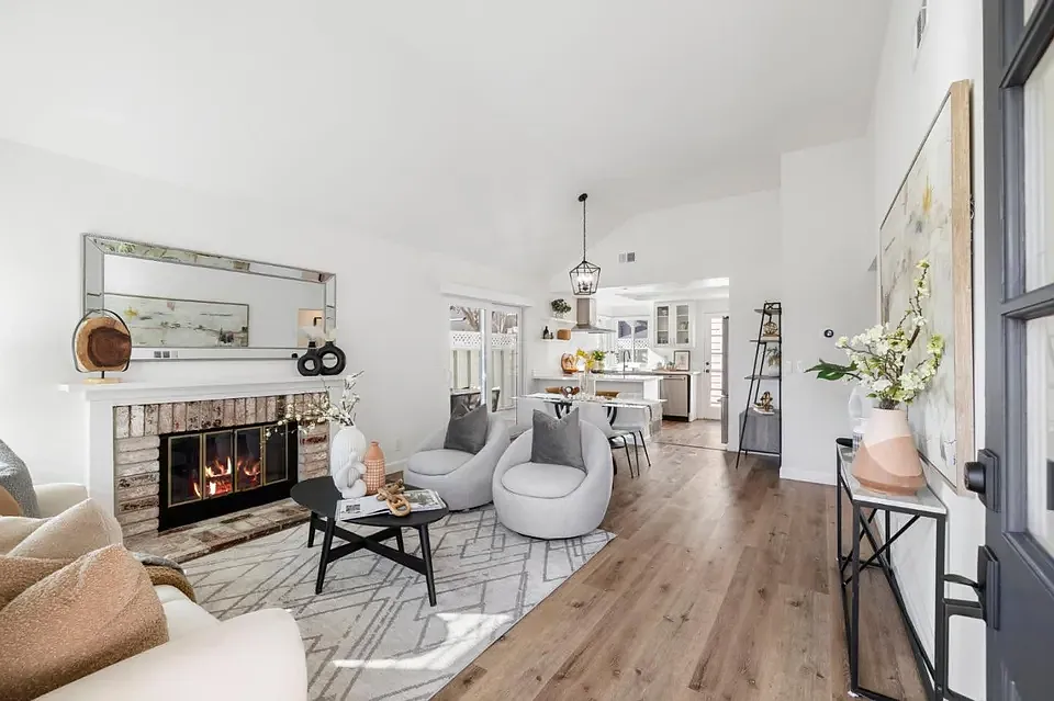 2 bed, 960 sqft, $4,300 — Photo 4