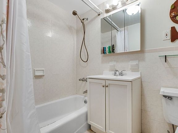5th image of 310 W 95th St APT 1F