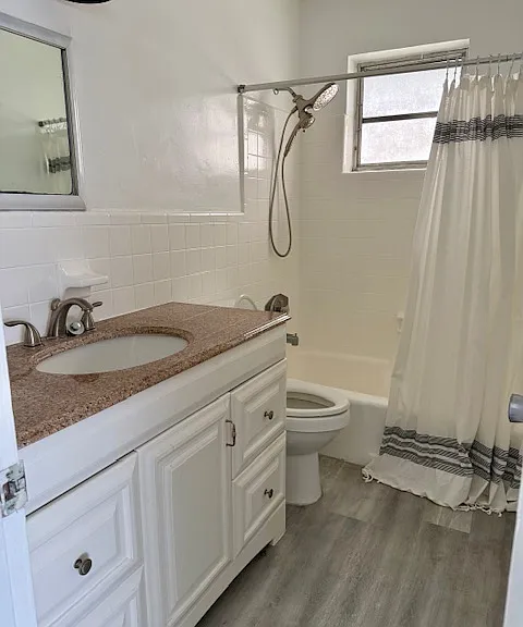 2837 NE 30th St #8 — Photo 4