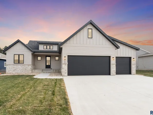 504 N Piper Cir, Sioux Falls, SD 57110