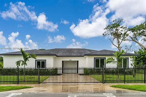11870 SW 220th St Photo 1