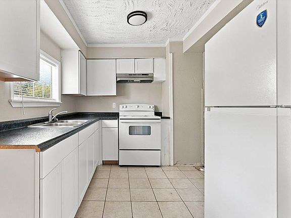 5th image of 213 E 58th St N