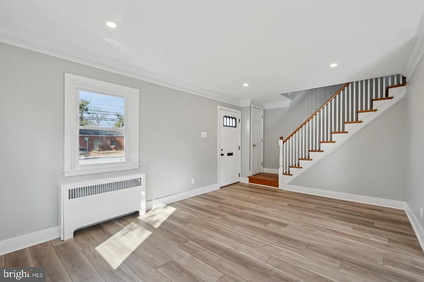 3 bed, 1.0 bath, 1208 sqft, $2,350 — Photo 3