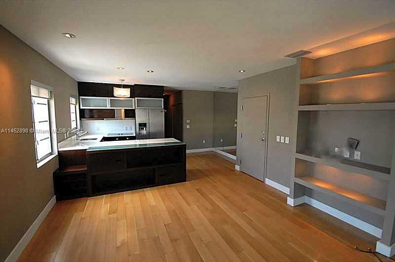 2nd image of 930 10th St APT 5