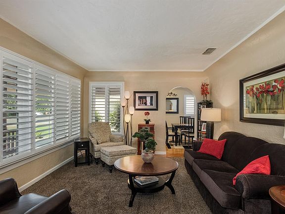 4th image of 1004 E Buckingham Way