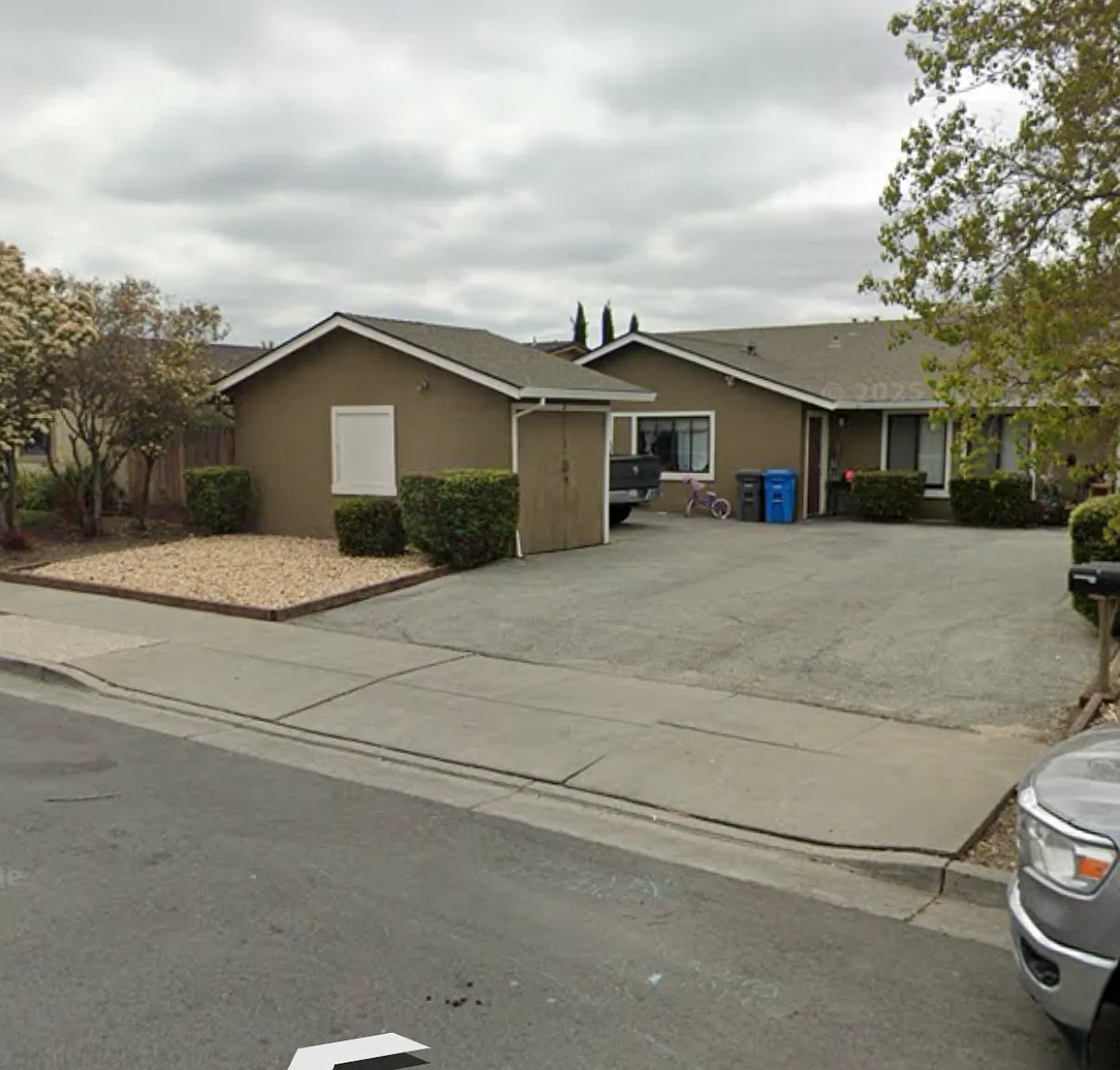 3 bed, 900 sqft, $2,800 — Photo 2