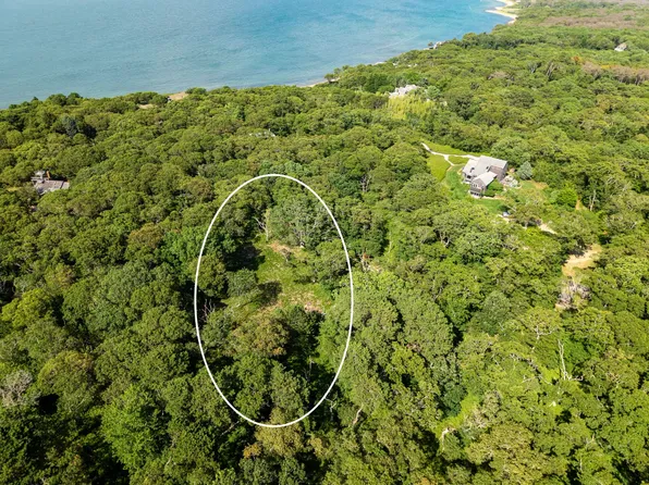 11 Beach Pebble Rd, Vineyard Haven, MA 02568