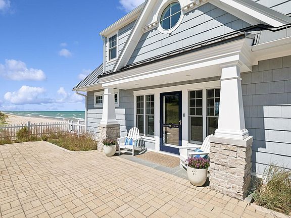 4th image of 3698 Lake Shore Dr