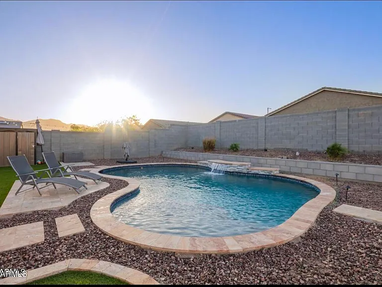 18630 W Lawrence Ln — Photo 25