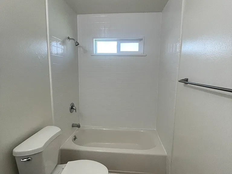 228 S Oak St — Photo 23
