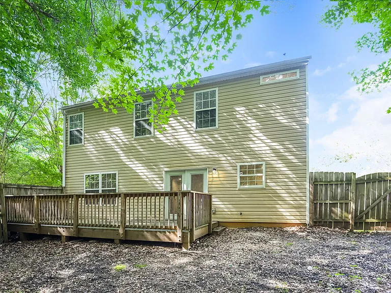 124 Drury Ln — Photo 17