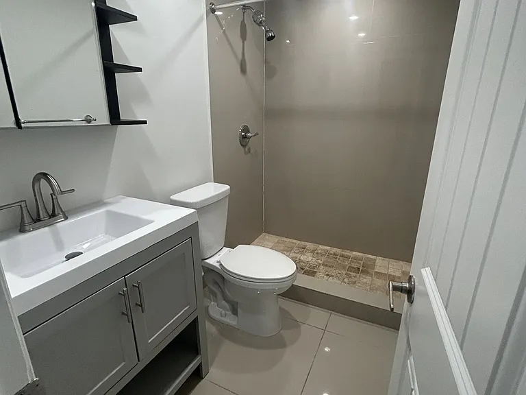2419 SW 27th St #104 — Photo 15