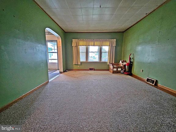 5th image of 615 W 15th St