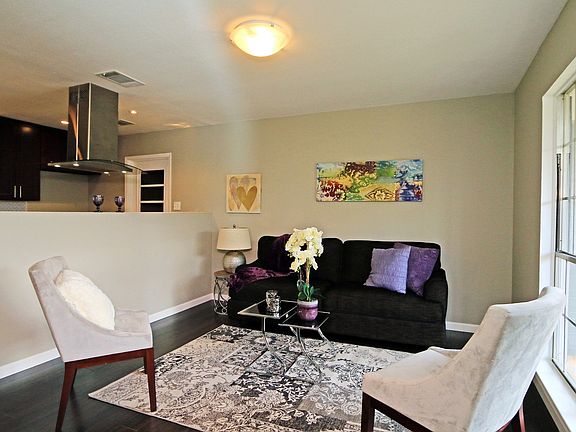 3rd image of 103 E Saint Johns Ave