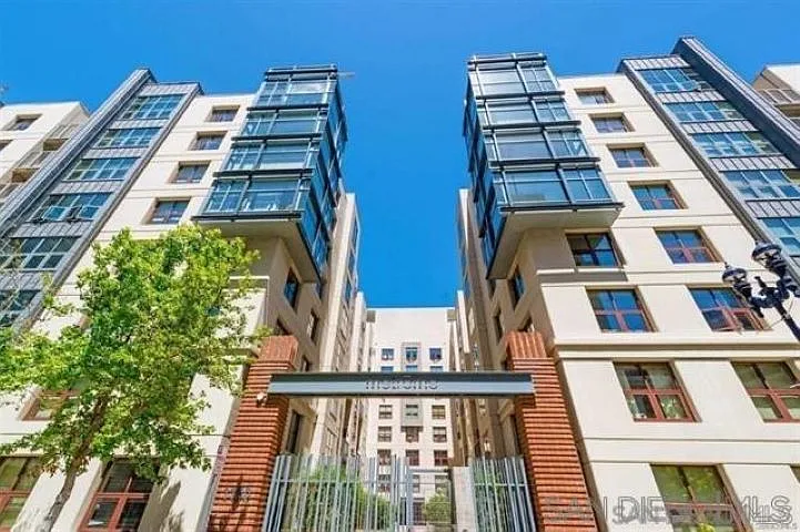 1 bed, 716 sqft, $3,595 — Photo 4