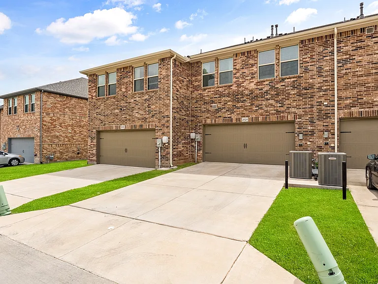 2529 Barnwood Ln — Photo 22
