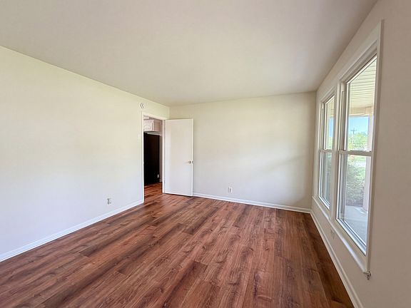 5th image of 411 Benita Dr