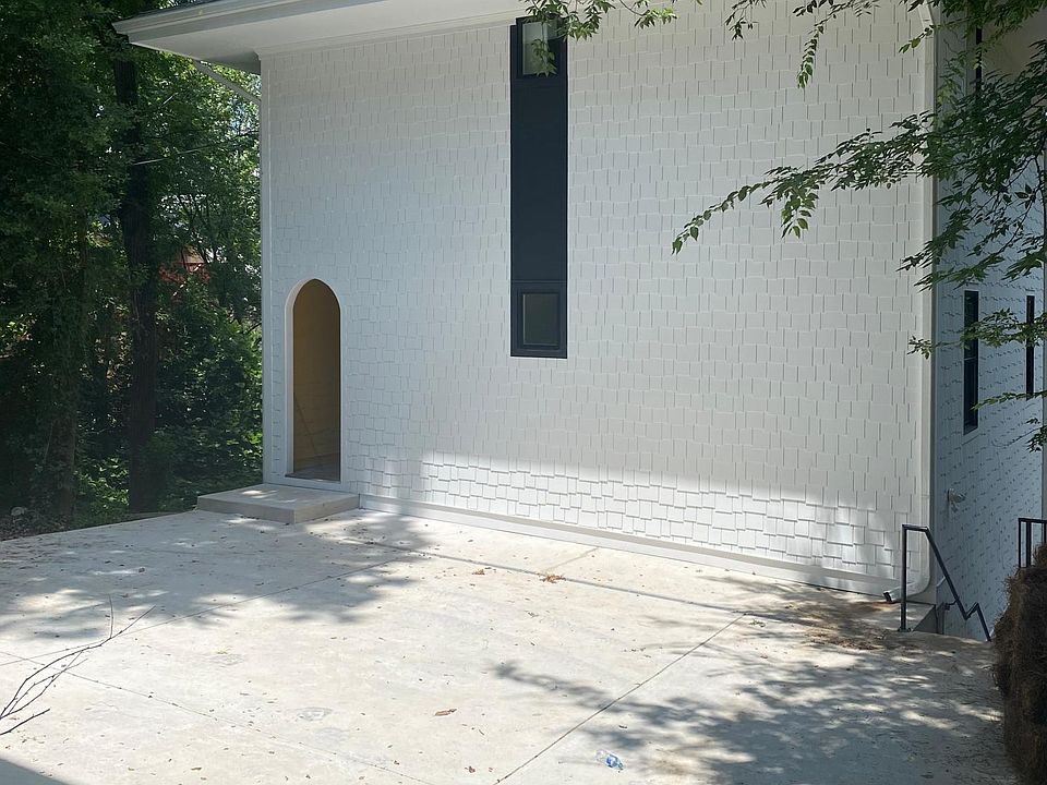 906 Saint Charles Ave. Your entrance is on the left. Off street parking for two cars.