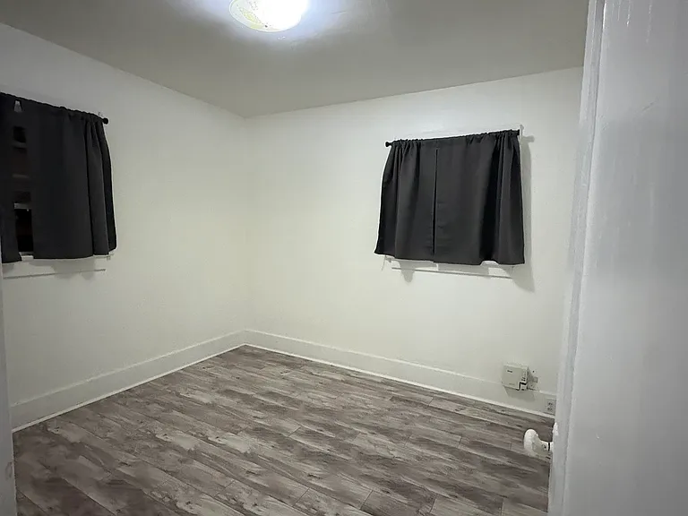 5886 Myrtle Ave #1/2 — Photo 15
