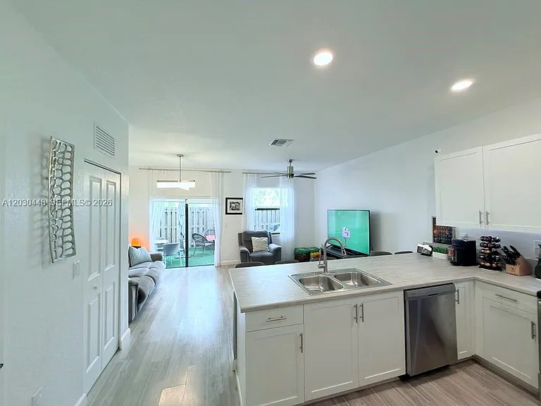 20784 NE 5th Ct #20784 — Photo 6