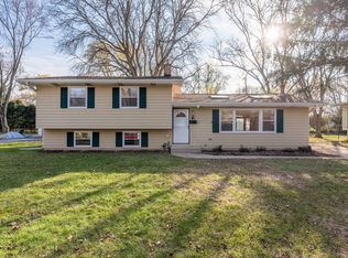 212 Triton Ln, Naperville, IL 60540