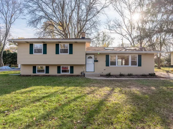 212 Triton Ln, Naperville, IL 60540