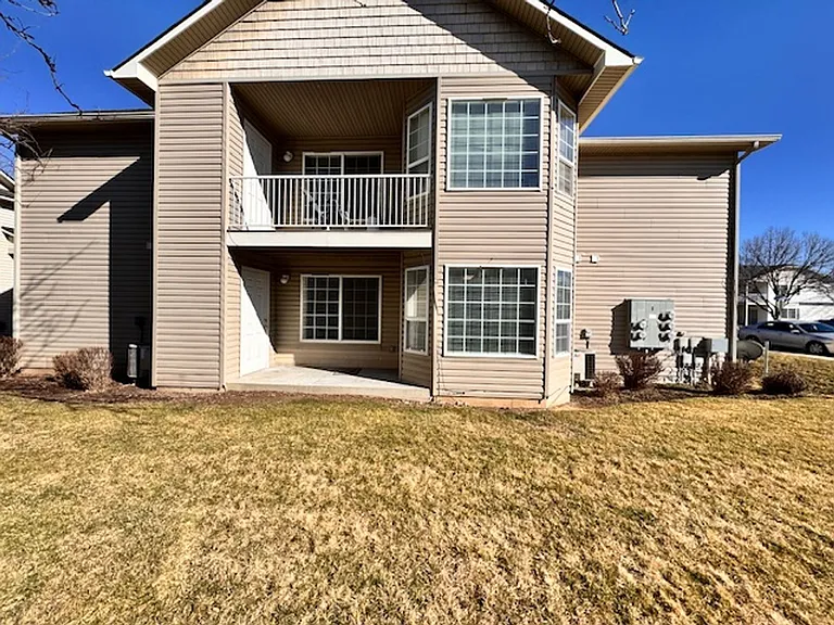 213 N Avenger Ln #102 — Photo 2