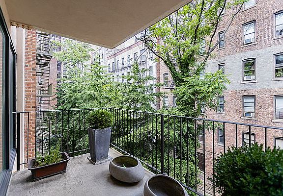 4th image of 225 E 81st St APT 3