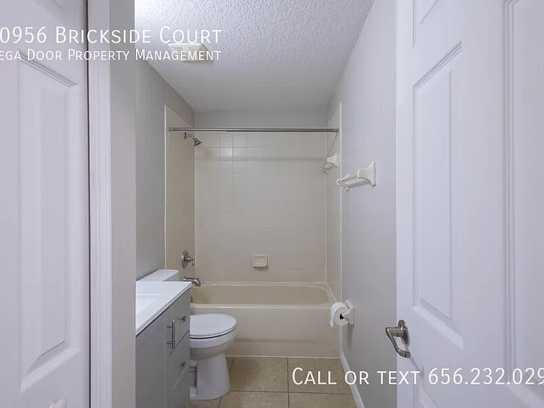 10956 Brickside Ct — Photo 30