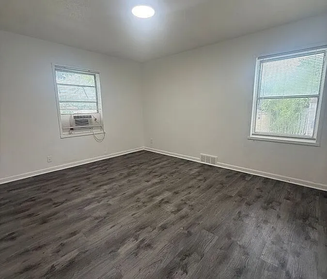 9525 Charlotte St — Photo 7