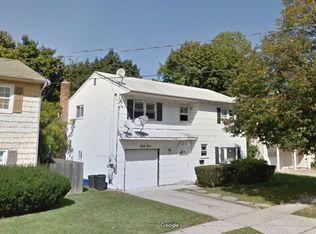 33 Dikeman St, Hempstead, NY 11550