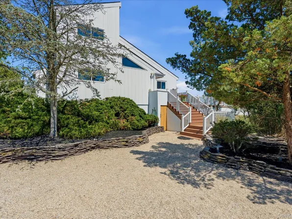 16 Meadow Lane, Westhampton Beach, NY 11978