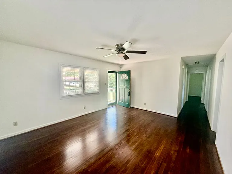 315 E Dameron Ave — Photo 2