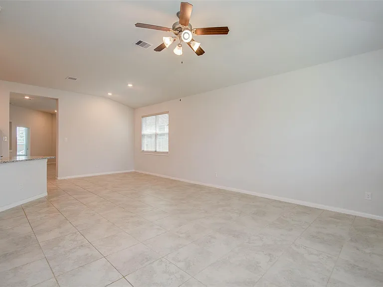 2425 Temple Crag Dr — Photo 15