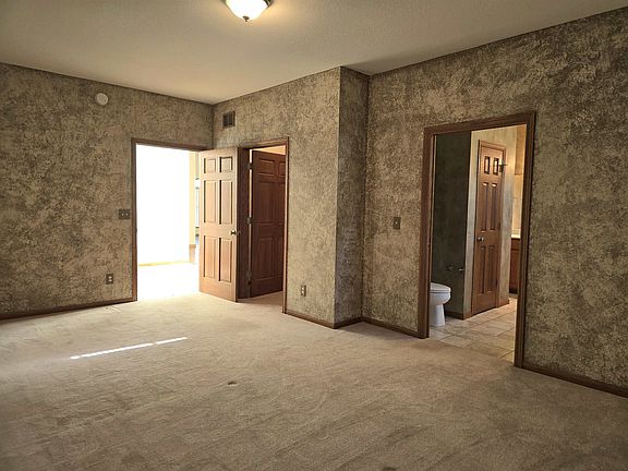 5th image of 777 Saratow St