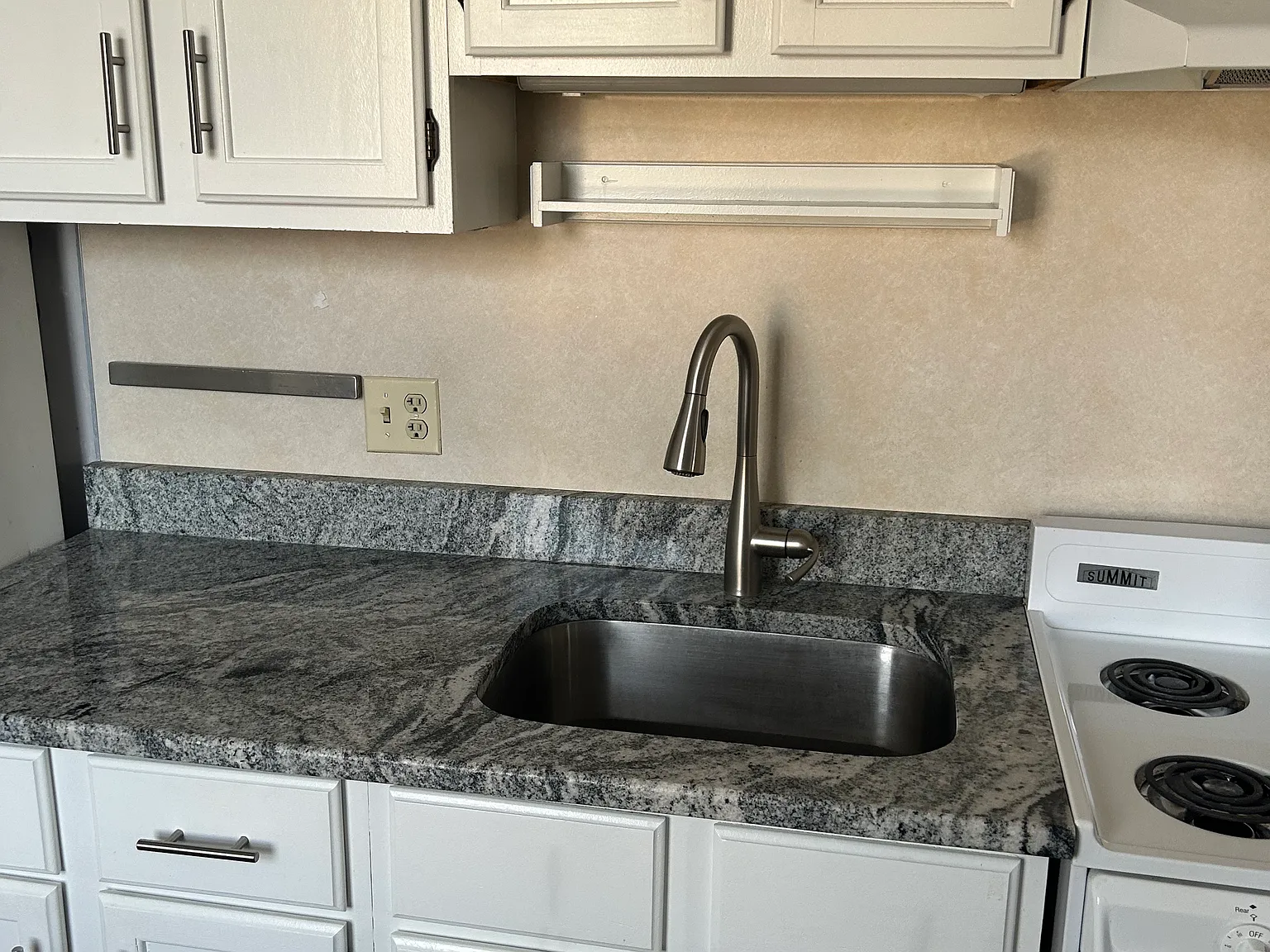 4 E Athens Avenue — Photo 4
