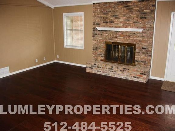LIVING W FIREPLACE
