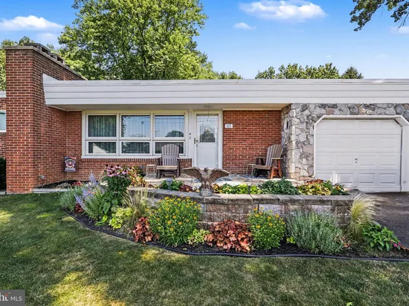315 S Hillcrest Ave, Quarryville, PA 17566