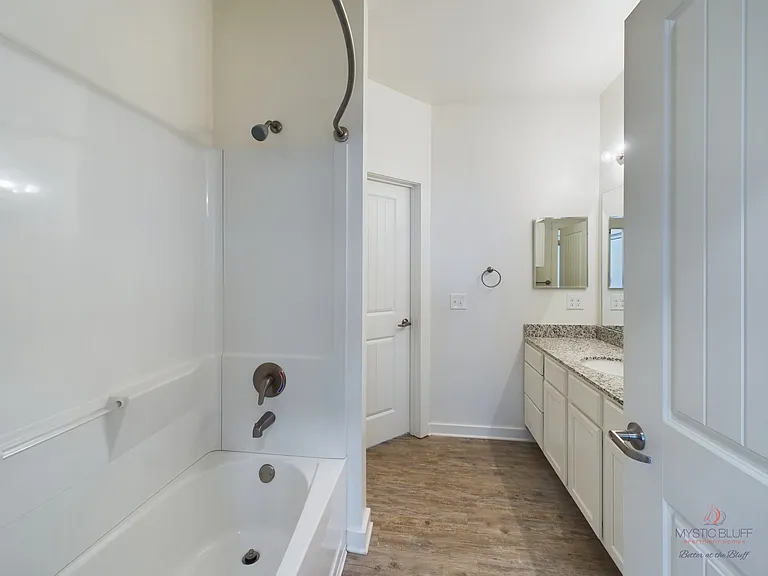 Mystic Bluff Apartments — Photo 114