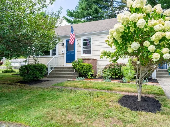 61 Sumach Ave E, Riverside, RI 02915