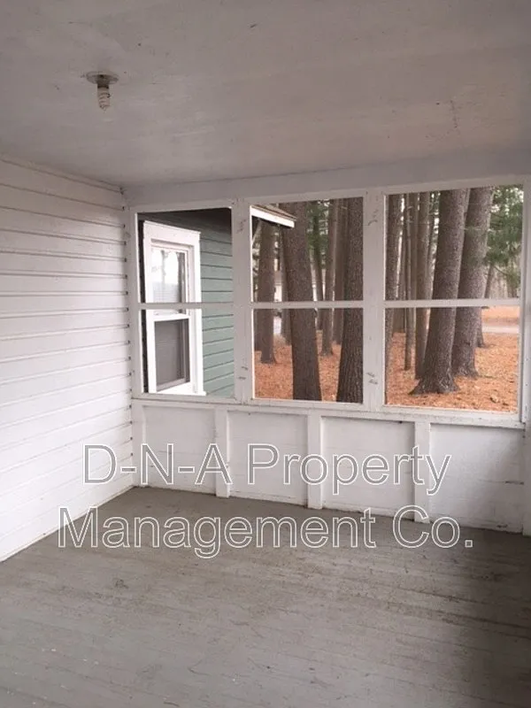 3 bed, 1.0 bath, 737 sqft, $1,650 — Photo 2