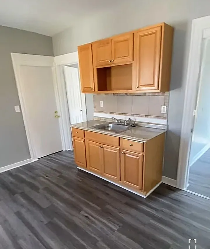 3 bed, 1100 sqft, $1,595 — Photo 3