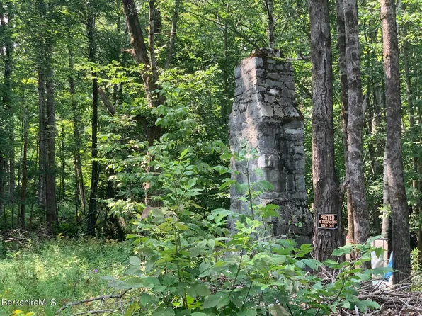 878 Jacobs Ladder Rd, Becket, MA 01223