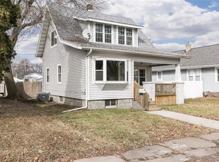 1034 F Ave NW, Cedar Rapids, IA 52405