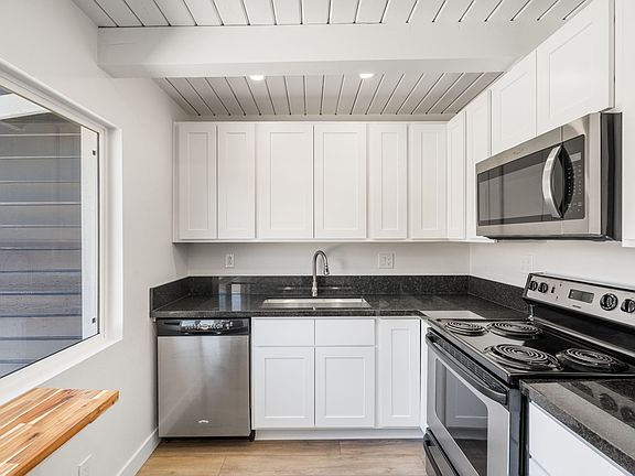 3rd image of 605 Winston Dr